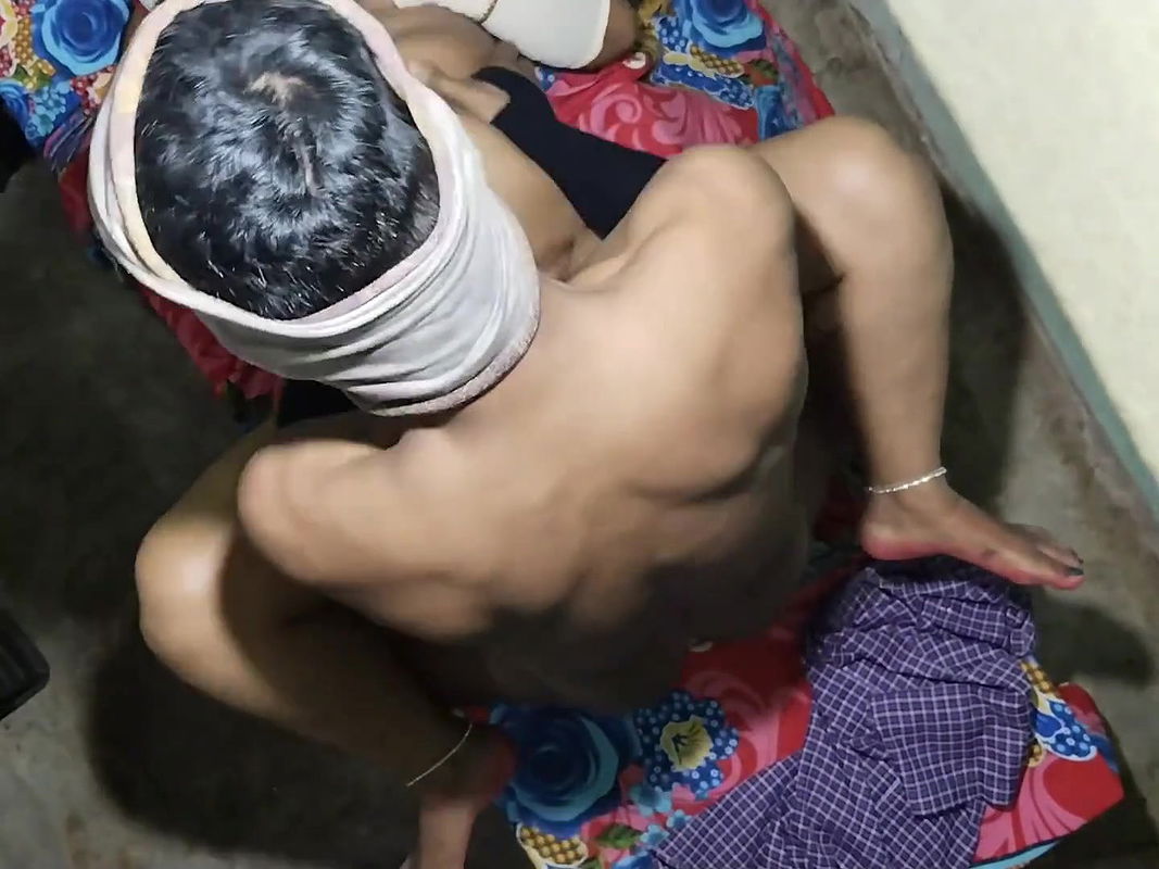 Unsatisfied Payal bhabi ki sexy video with her boy friend at midnight.