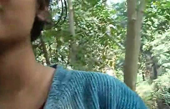 Bengoli Beautiful Teen Girl Showing boobs and back to her lover in park