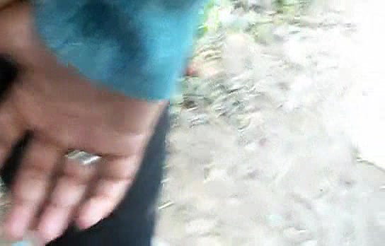 Bengoli Beautiful Teen Girl Showing boobs and back to her lover in park