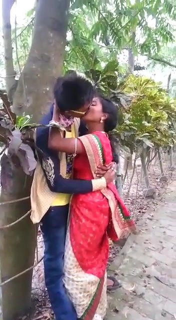 Desi Village Bhabhi Enjoying with Young Lover Outdoor