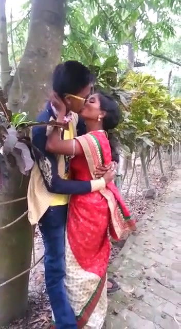 Desi Village Bhabhi Enjoying with Young Lover Outdoor