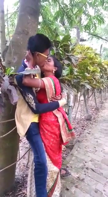 Desi Village Bhabhi Enjoying with Young Lover Outdoor