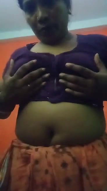 Unsatisfied Boudi Masturbating