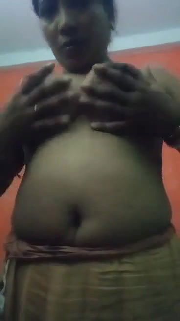 Unsatisfied Boudi Masturbating