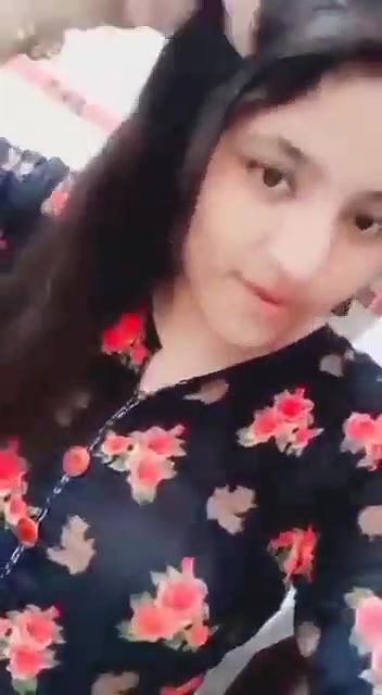 Paki Busty Girl from Lahore Showing Boobs