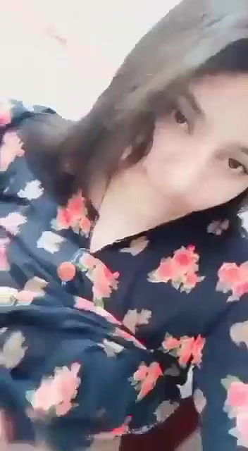 Paki Busty Girl from Lahore Showing Boobs