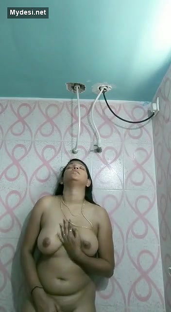 Maya bhabi sexy bath