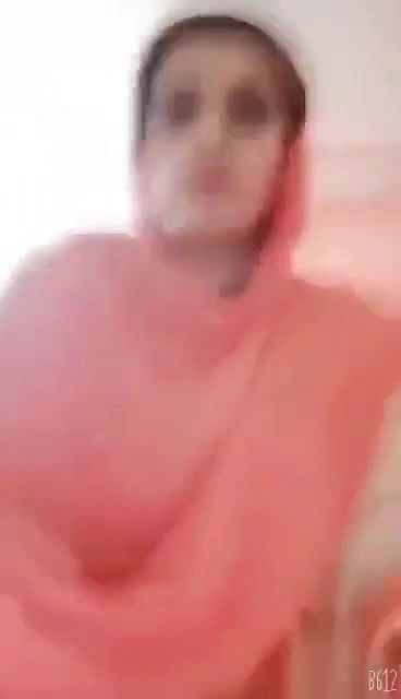 Beautiful Bhabi Showing Hairy Pussy Full Nude