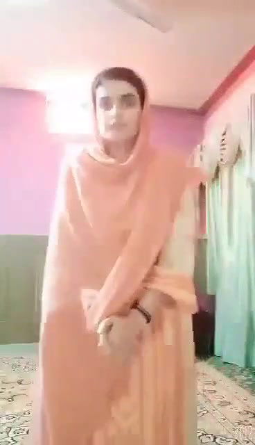 Beautiful Bhabi Showing Hairy Pussy Full Nude
