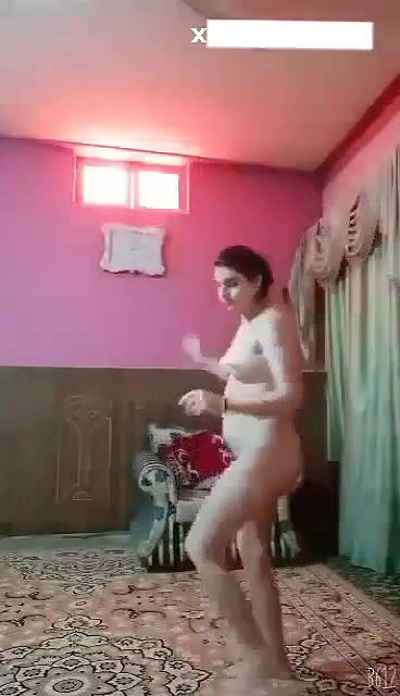 Beautiful Bhabi Showing Hairy Pussy Full Nude