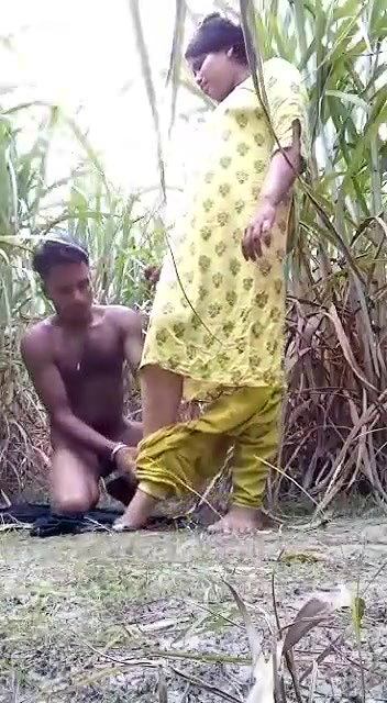 Desi village bhabi fucking with husband best friend