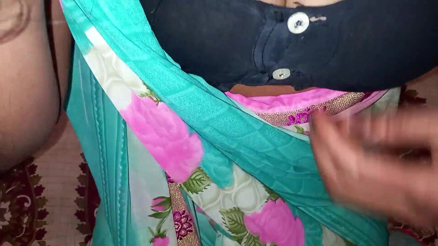 Desi aunty affair with her husband friend hindi audio