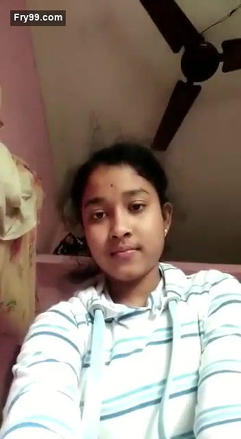 Cute Desi Girl Showing her Boobs and Pussy Full Clip