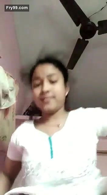 Cute Desi Girl Showing her Boobs and Pussy Full Clip