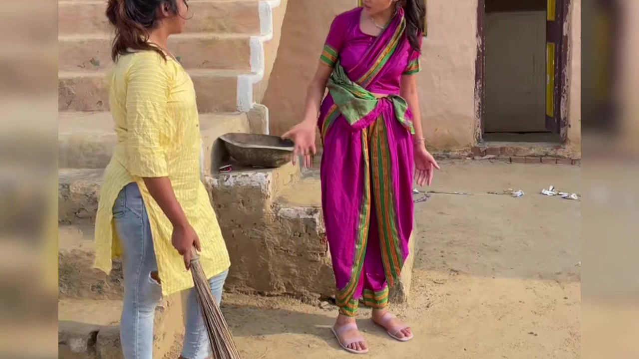 TV ठीक करने वाले इलेक्ट्रिशन को घर पर बुला कर बहाने से चूत मरवा ली। साफ हिन्दी आवाज़ में XXX