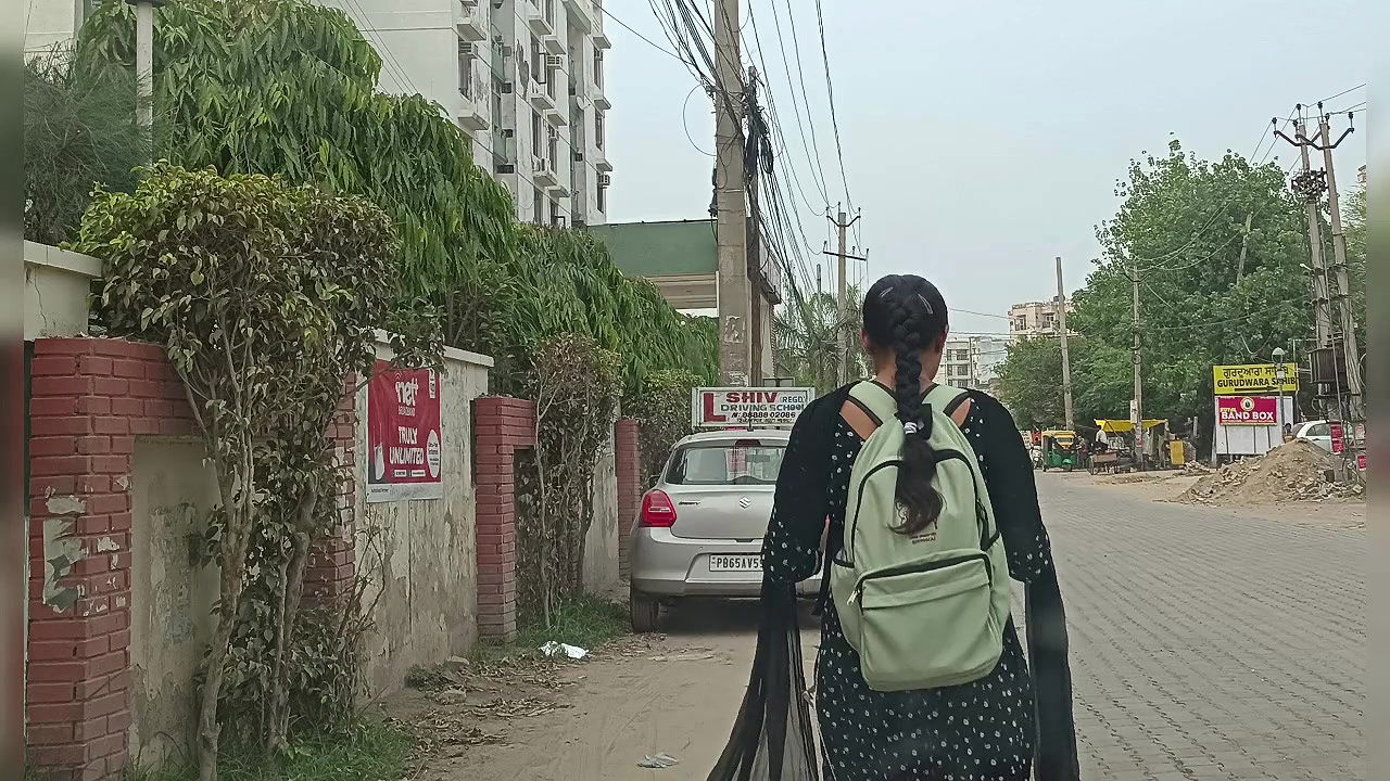 गांव की देहाती लड़की को स्कूल के बाद पटा कर गन्ने के खेत में टपा टप पेला।