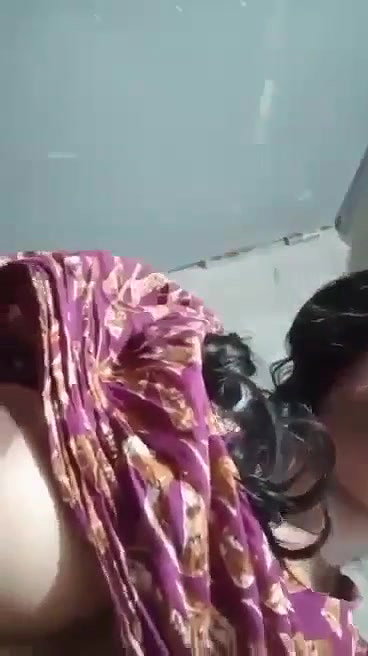 Beautiful Girl Showing Boobs & Pussy