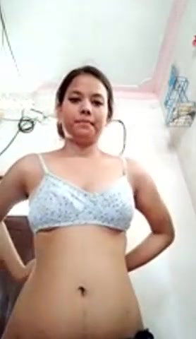 Desi Girl Showing Boobs