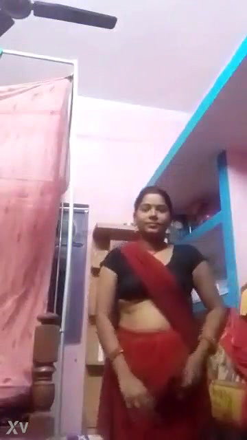 Desi Village Bhabhi Shows Her Pussy