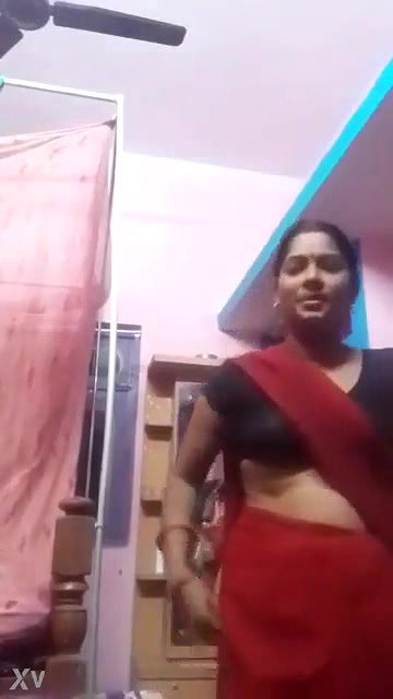 Desi Village Bhabhi Shows Her Pussy