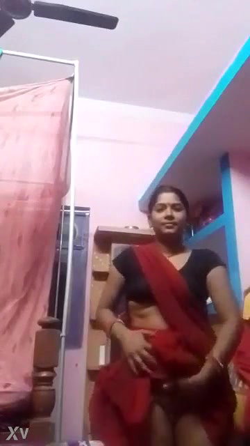 Desi Village Bhabhi Shows Her Pussy