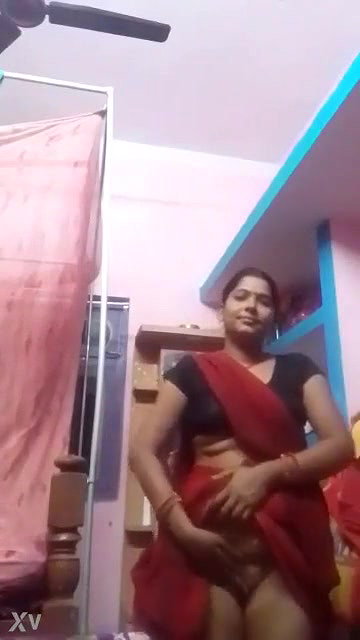 Desi Village Bhabhi Shows Her Pussy