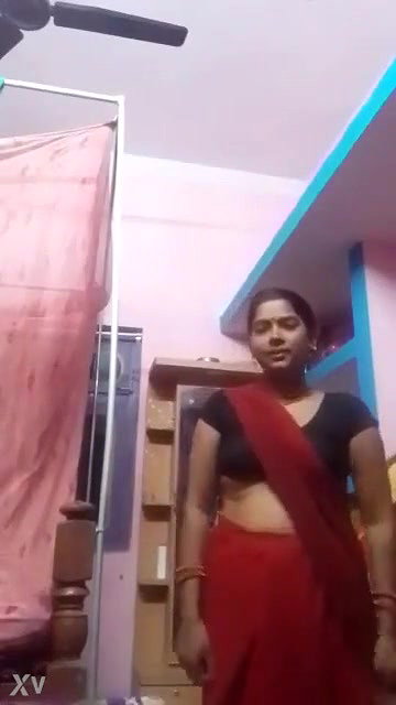 Desi Village Bhabhi Shows Her Pussy
