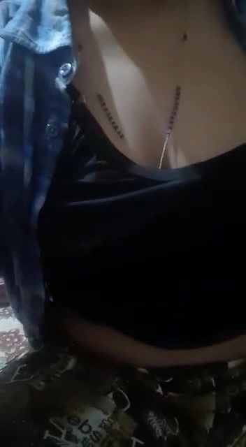 Tamil girl Shows Her Boobs and Pussy 