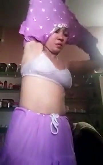Desi sexy villagw wife open her dress
