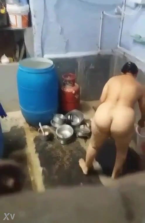 Big ass bhabi before bath