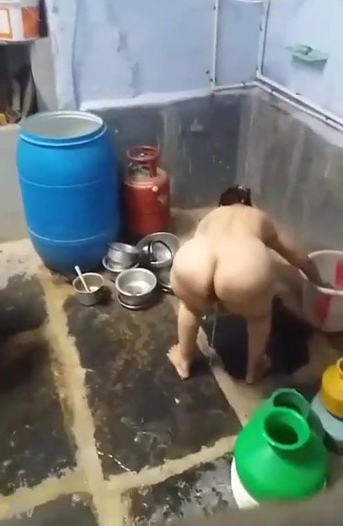 Big ass bhabi before bath