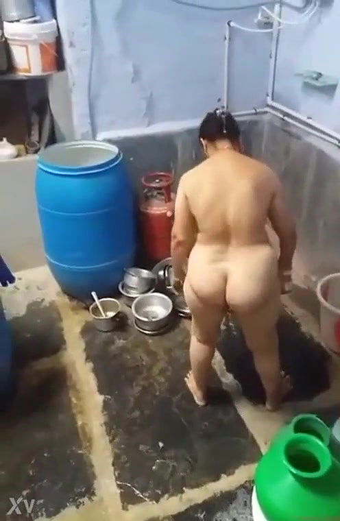 Big ass bhabi before bath