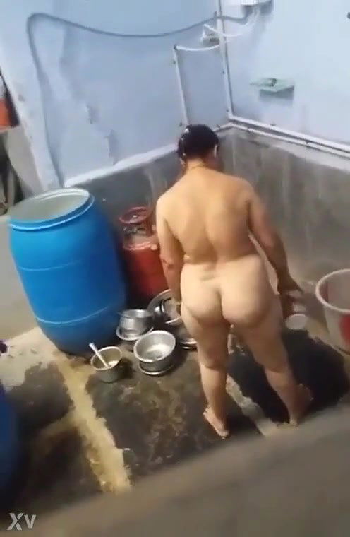 Big ass bhabi before bath