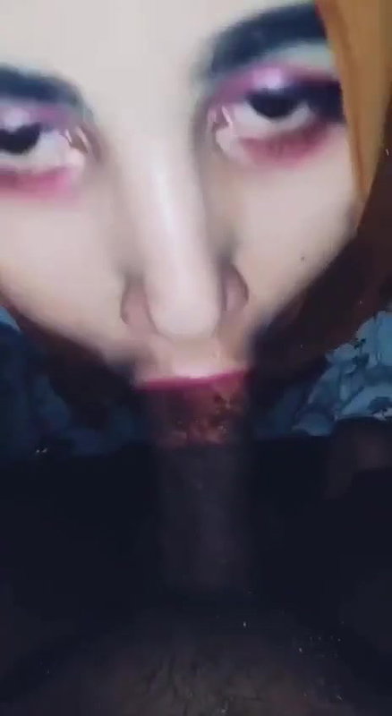 Sexy Hijabi Girl Blowjob