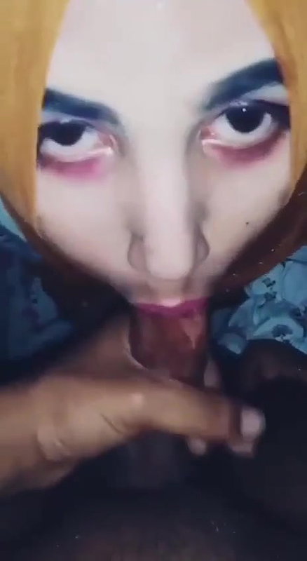 Sexy Hijabi Girl Blowjob