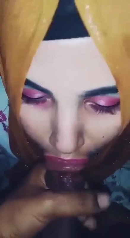 Sexy Hijabi Girl Blowjob