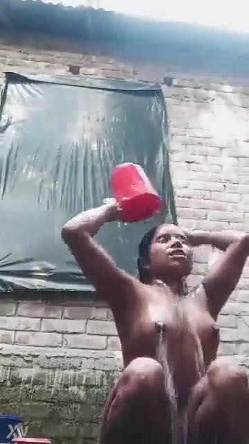 Desi Girl Shows Boobs and Pussy 