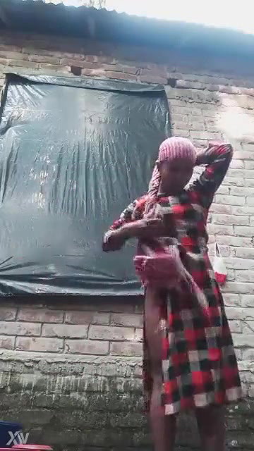 Desi Girl Shows Boobs and Pussy 