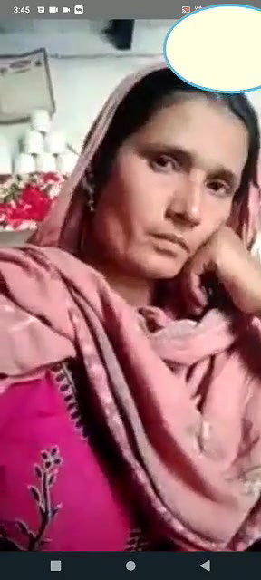 Paki bhabhi showing