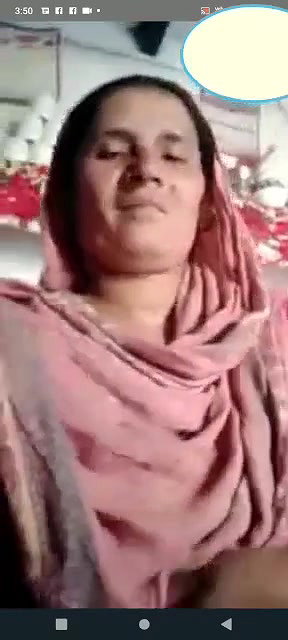 Paki bhabhi showing