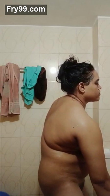 Desi Sexy Girl Showing