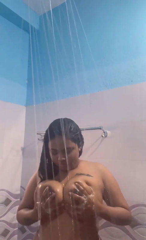 Big Boobs Hoty Bathing Video