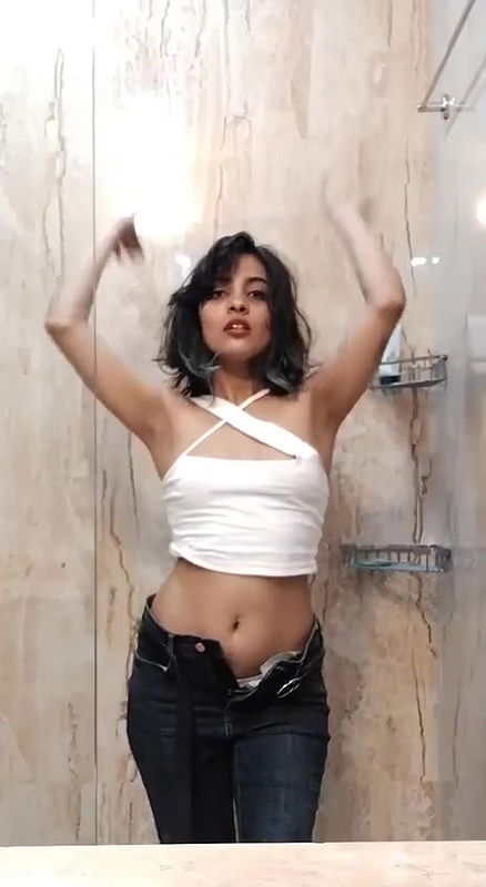 Extremely Sexy Paki Babe Strip in Bathroom & Fingering So Hard See Expression