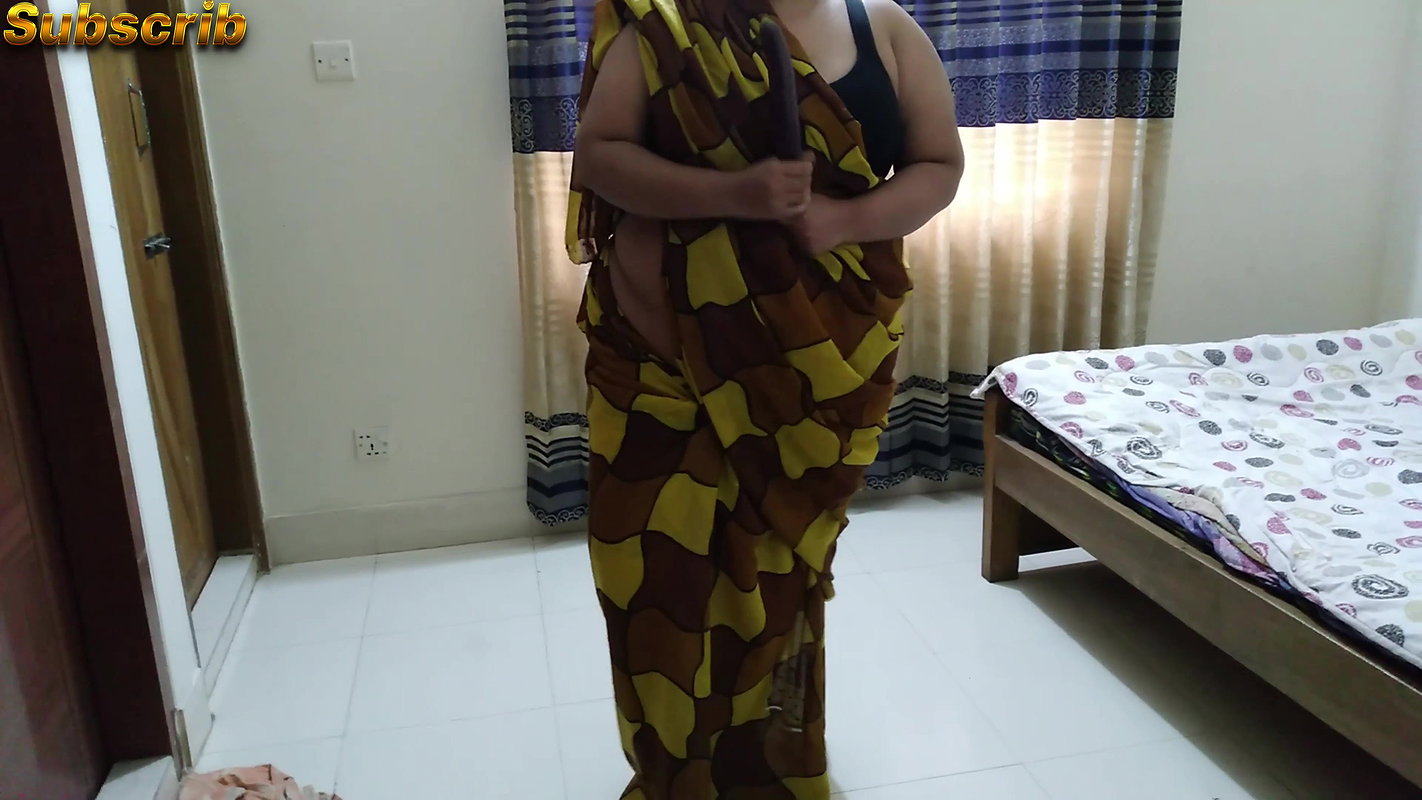 (Tamil Horny Bhabhi Saree Stripping) Indian Hot Bhabhi cheats on husband & fucked with ex Boyfriend – Huge Pussy Cum.
