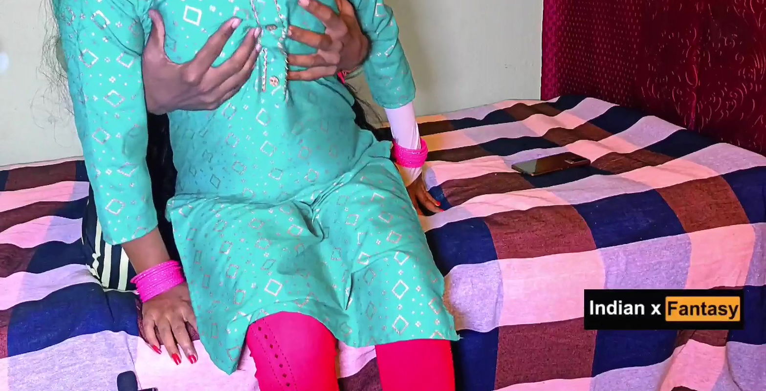 Bhabhi apne dever ka lund se apne gand or chut chudai kari.