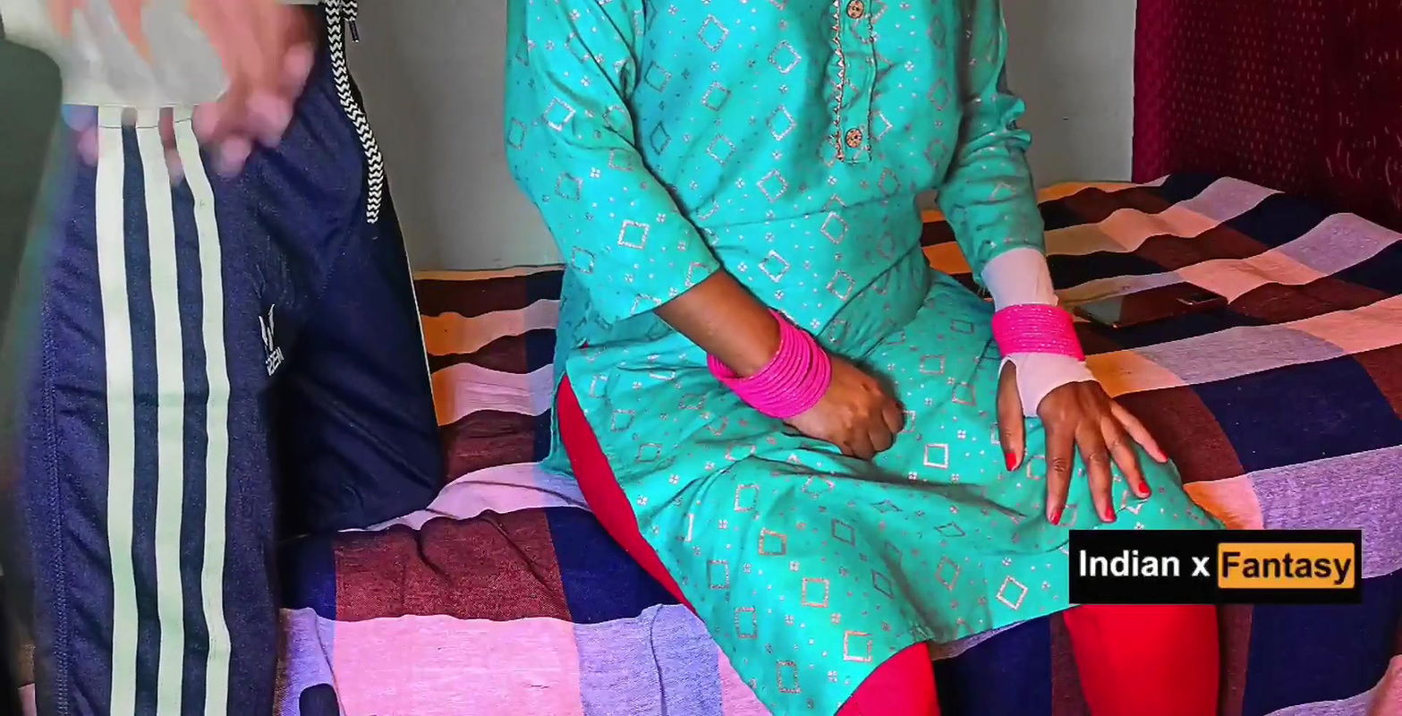 Bhabhi apne dever ka lund se apne gand or chut chudai kari.