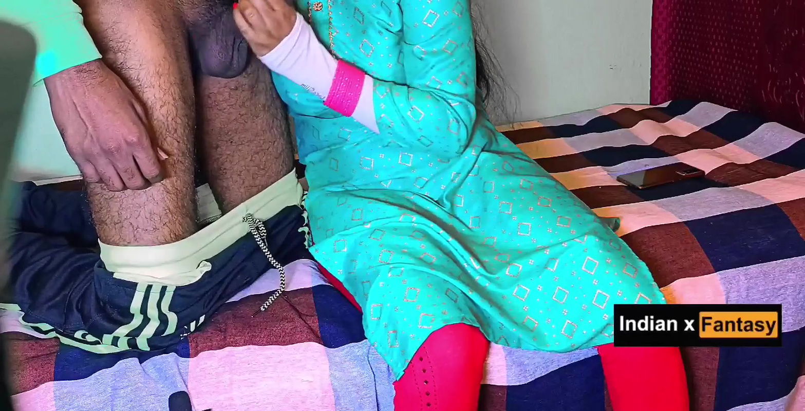 Bhabhi apne dever ka lund se apne gand or chut chudai kari.