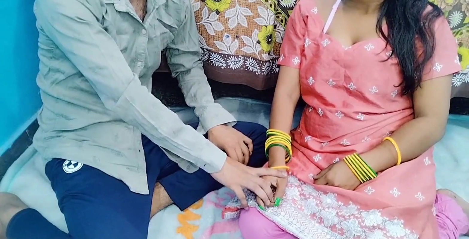 Bhabi ka purana boyfriend Mila to bhabi se rha nhi gya fhir bhabi ne jamkar chudai karwai.