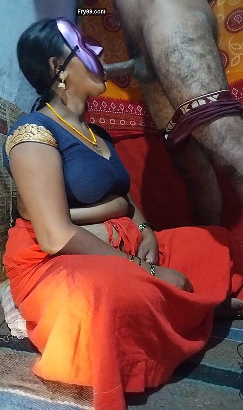 Desi bhabhi ka muh ma Lund ghusa Diya our Sara mall pila diya.