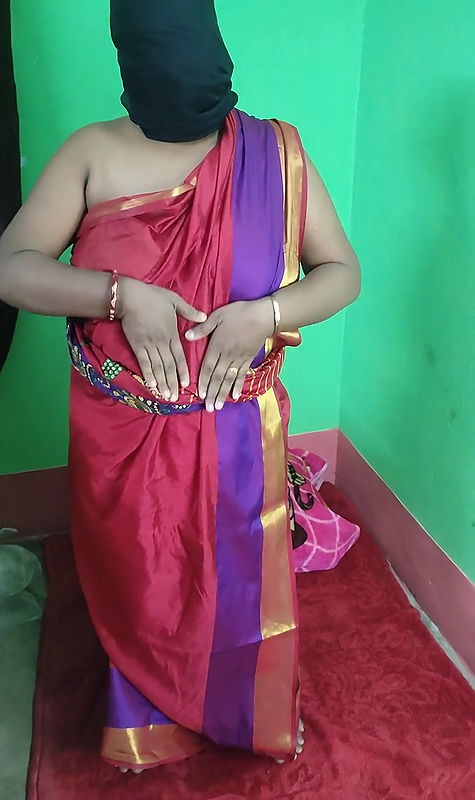 Desi hot aunty Strips in red sharee and fingering with three fingers.